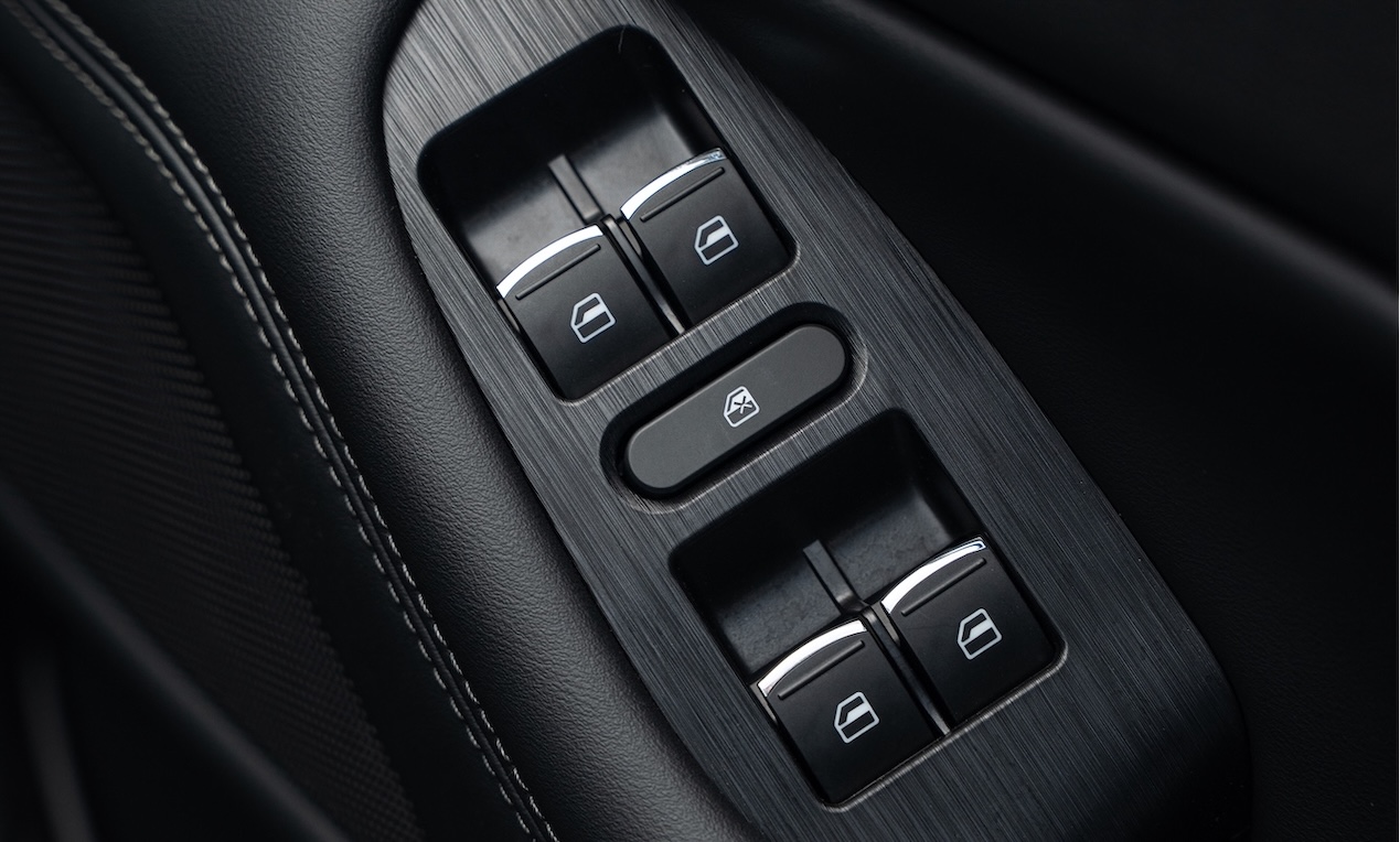 P300 PHEV WEB TECH 2