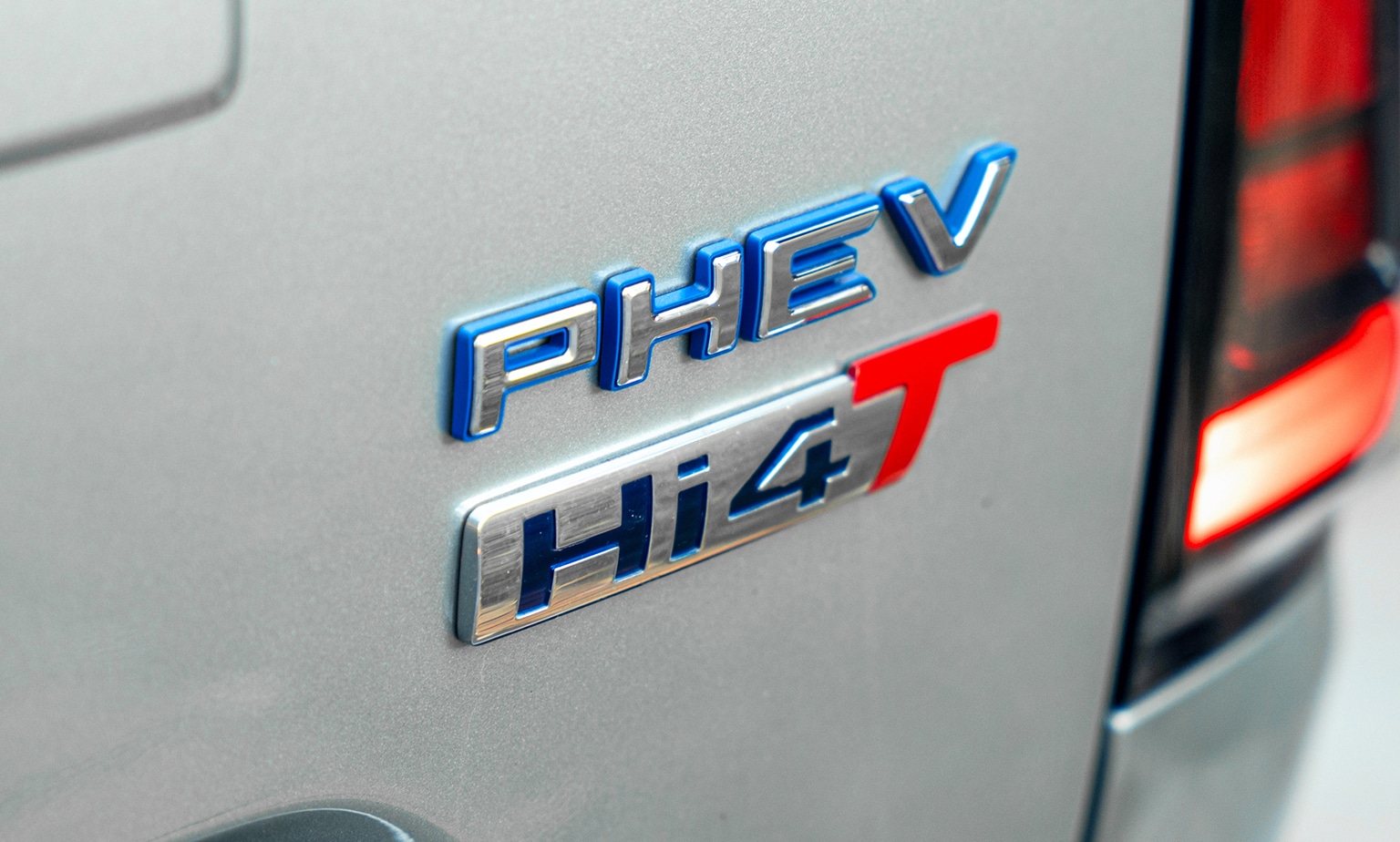 P300 PHEV WEB EXT 2